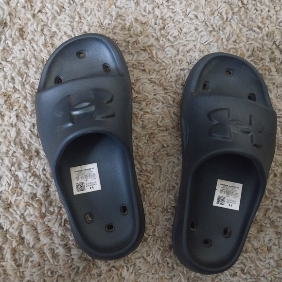 Youth Under Armour Black Slide Sandals, Size 2y - Picture 1 of 5